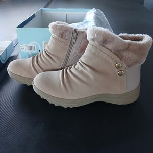 NWB, Baretraps, size 7, tan